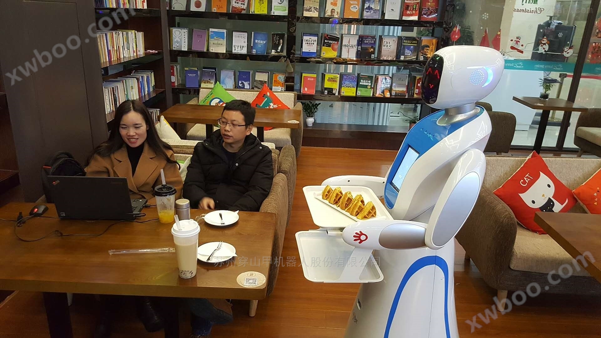 山东曲阜刘一手火锅店餐饮餐厅送餐机器人